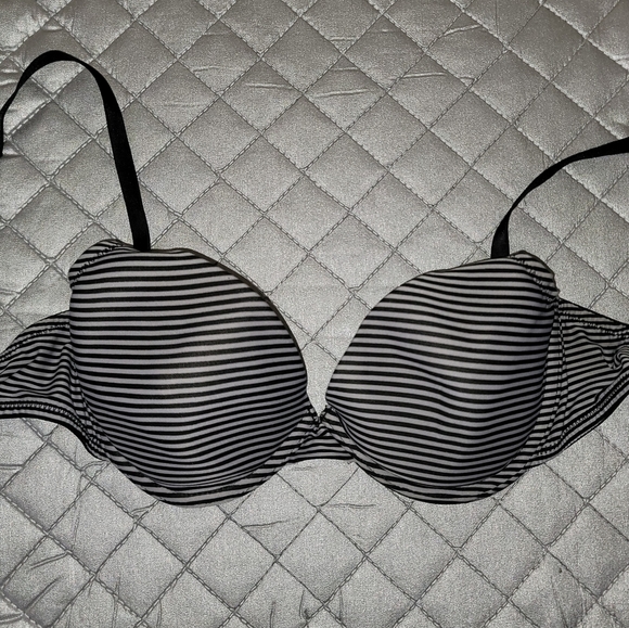 So Intimate black and white striped bra. Size 34C. - Picture 2 of 4